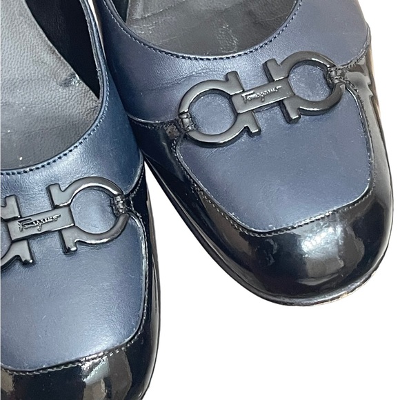 Salvatore Ferragamo Boutique
navy blue leather pumps 1.5 in.
heel. Women's 7.5 B - Picture 16 of 16